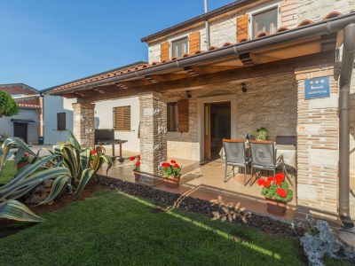 Apartment Two bedroom apartment with terrace Tar, Poreč A-13245-a - Outdoor photo 4