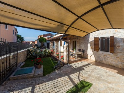 Apartment Two bedroom apartment with terrace Tar, Poreč A-13245-a - Outdoor photo 7