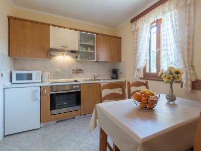 Apartment Two bedroom apartment with terrace Tar, Poreč A-13245-a - Outdoor photo 11