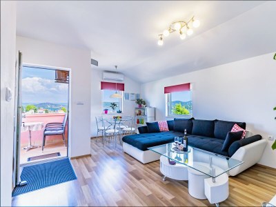 Apartment Two bedroom apartment with balcony and sea view Bilice, Krka A-13545-a in Sibenik - Apartment