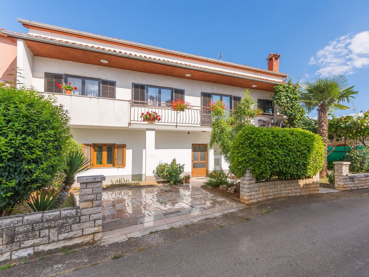 Apartment Two bedroom apartment with terrace Poreč A-13927-a - Outdoor photo 2