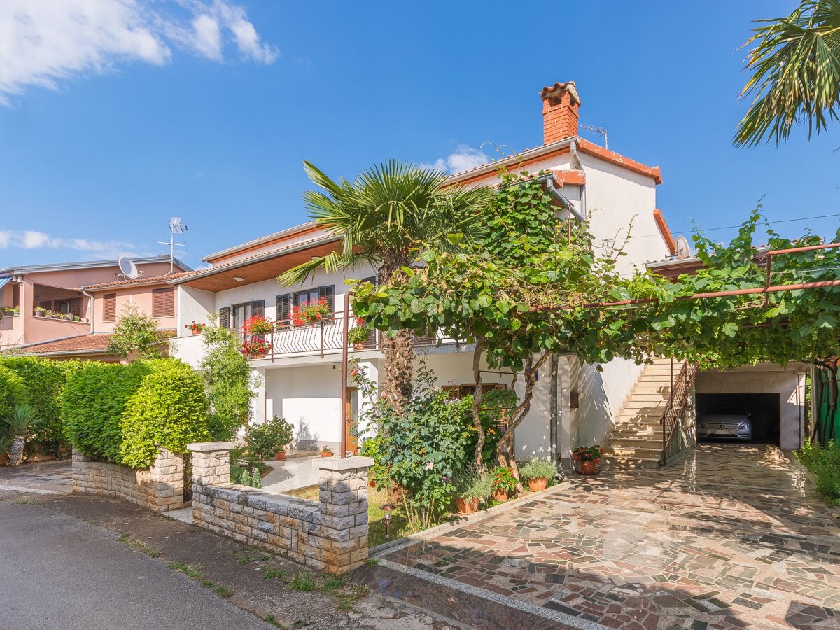 Apartment Two bedroom apartment with terrace Poreč A-13927-a - Outdoor photo 3