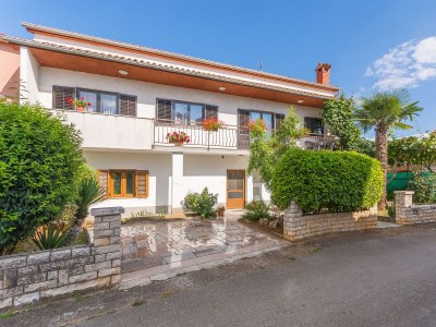 Apartment Two bedroom apartment with terrace Poreč A-13927-a - Outdoor photo 2