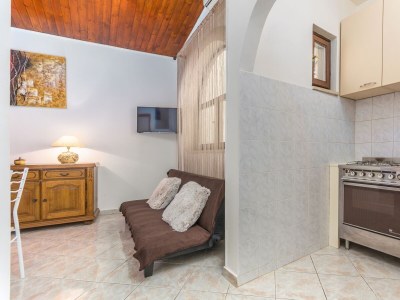 Apartment Two bedroom apartment with terrace Poreč A-13927-a - Outdoor photo 9