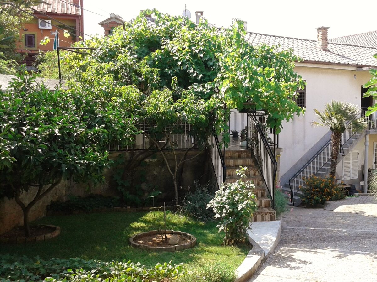 Apartment One bedroom apartment with terrace Mali Lošinj, Lošinj A-14166-a