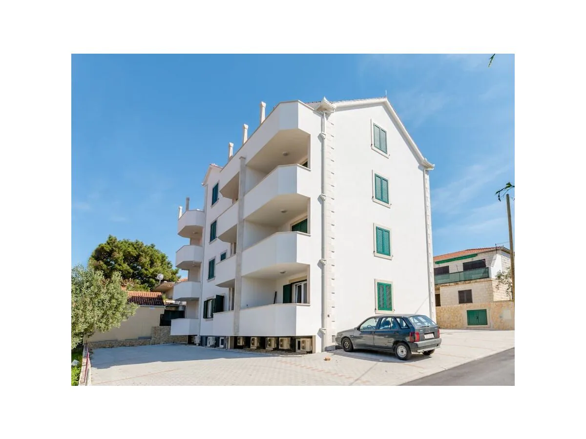 Apartment Two bedroom apartment with balcony and sea view Supetar, Brač A-16130-a