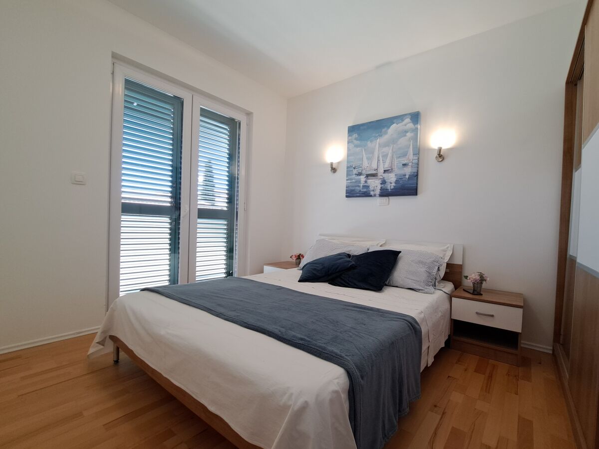 Apartment Two bedroom apartment with balcony and sea view Supetar, Brač A-16130-a - Outdoor photo 3