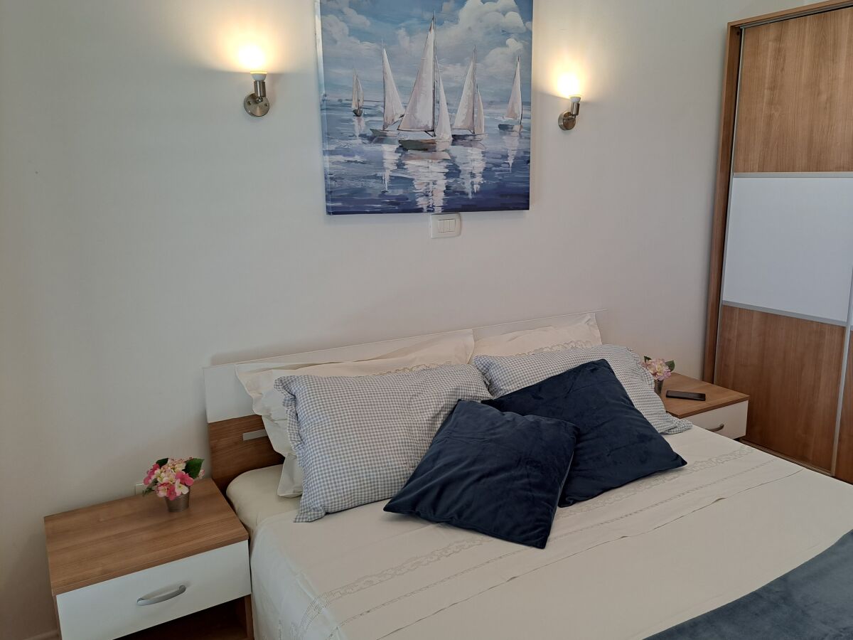 Apartment Two bedroom apartment with balcony and sea view Supetar, Brač A-16130-a - Outdoor photo 5