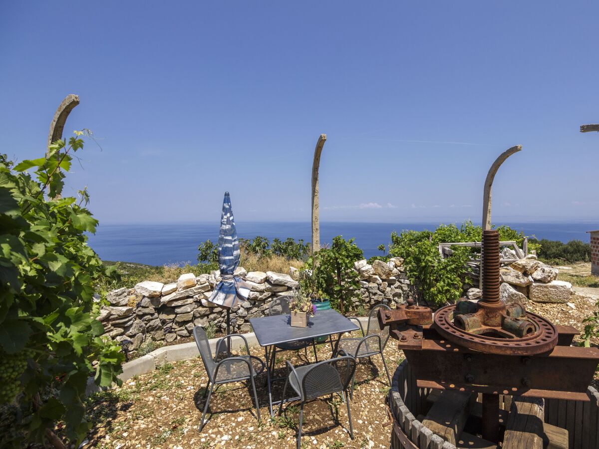 Holiday house One bedroom house with terrace and sea view Oključna, Vis K-14875 - Outdoor photo 4