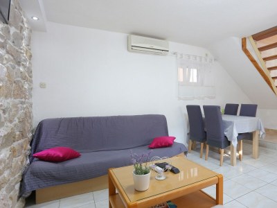 Apartment Two bedroom apartment with terrace Kaštel Štafilić, Kaštela A-15110-a - Outdoor photo 7