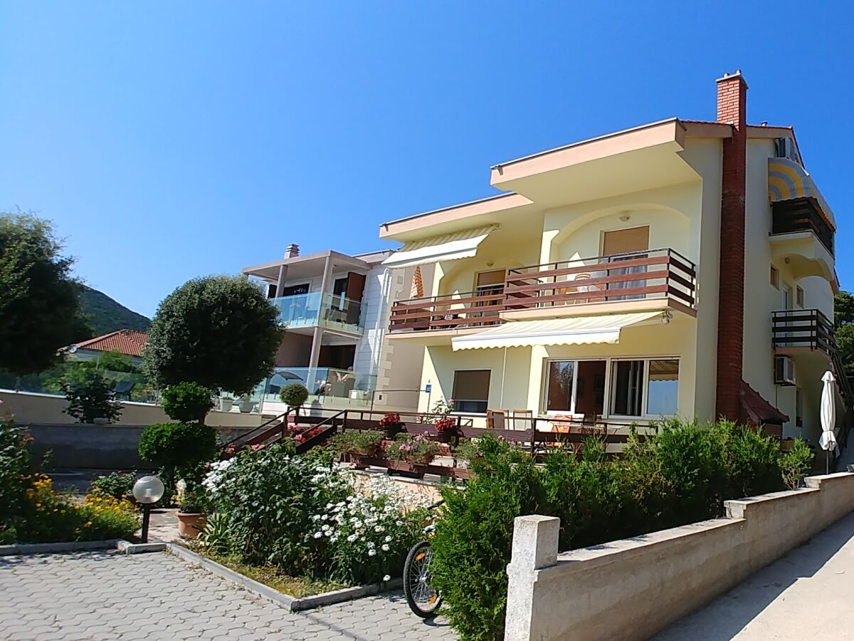 Apartment Three bedroom apartment near beach Brgulje, Molat A-16217-a - Outdoor photo 3