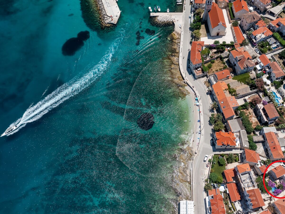 Holiday house Three bedroom house with terrace and sea view Sutivan, Brač K-16300 - Outdoor photo 2