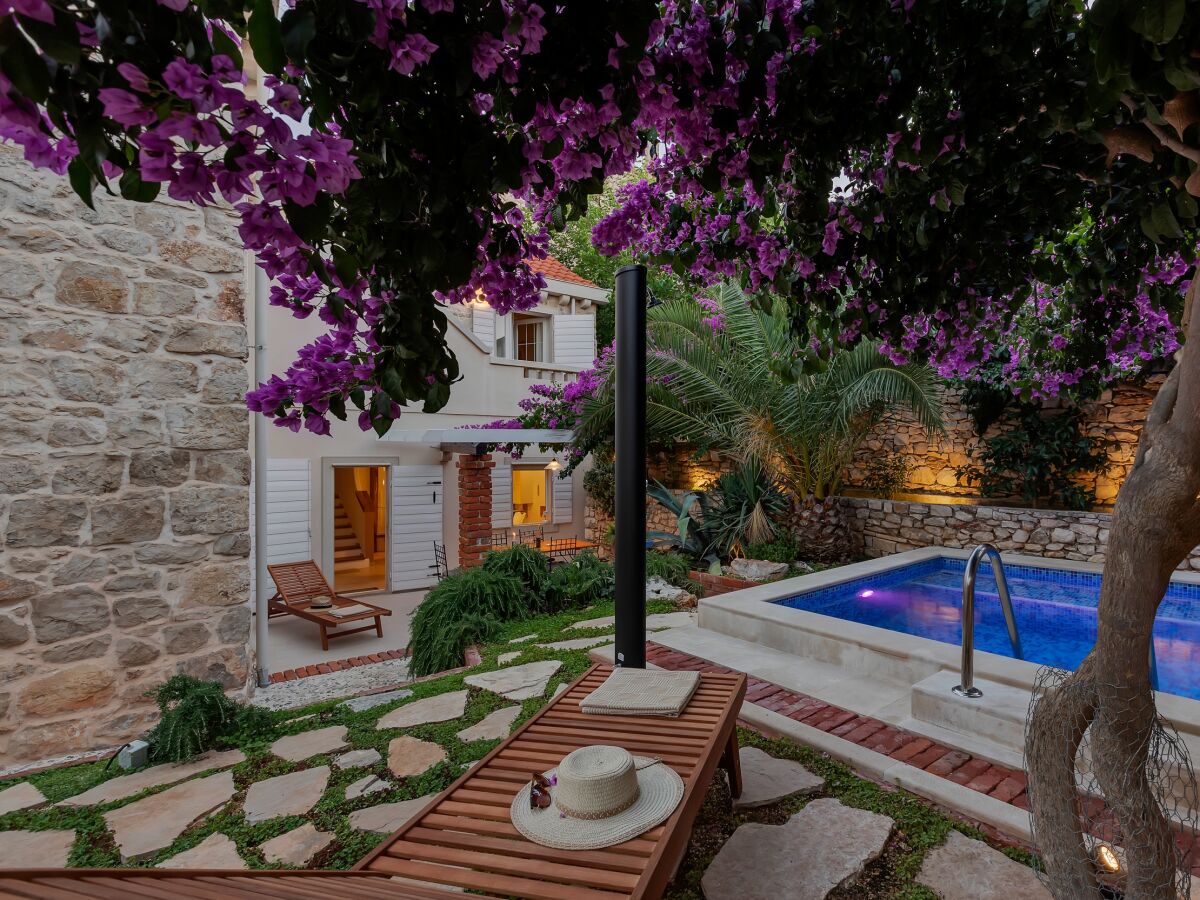 Holiday house Three bedroom house with terrace and sea view Sutivan, Brač K-16300 - Outdoor photo 4