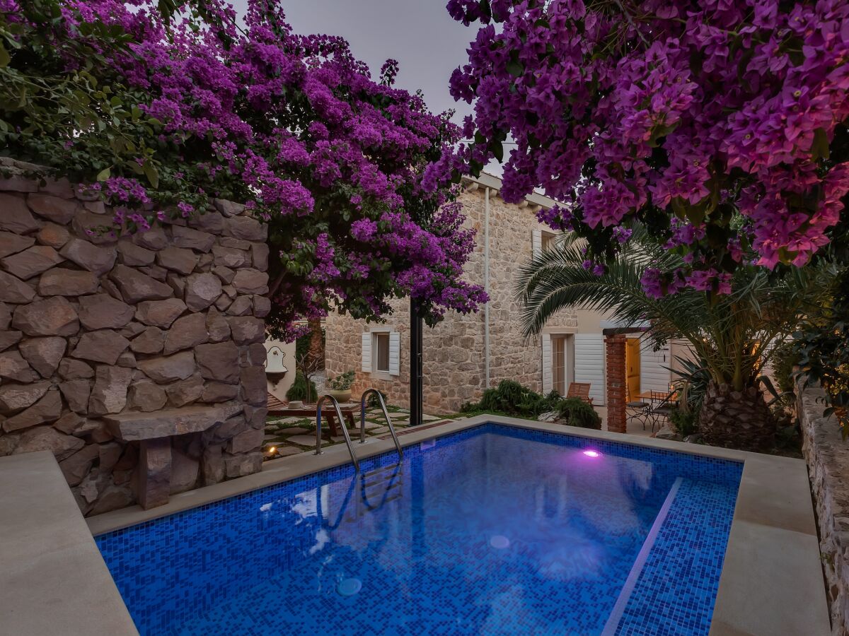 Holiday house Three bedroom house with terrace and sea view Sutivan, Brač K-16300 - Outdoor photo 5