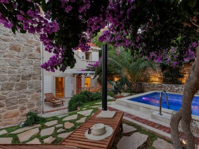 Holiday house Three bedroom house with terrace and sea view Sutivan, Brač K-16300 - Outdoor photo 4