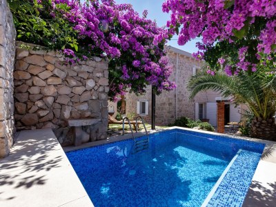 Holiday house Three bedroom house with terrace and sea view Sutivan, Brač K-16300 - Outdoor photo 6