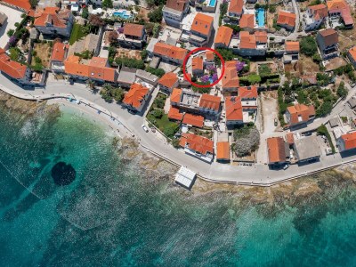 Holiday house Three bedroom house with terrace and sea view Sutivan, Brač K-16300 - Outdoor photo 10