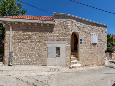 Holiday house Three bedroom house with terrace and sea view Sutivan, Brač K-16300 - Outdoor photo 11