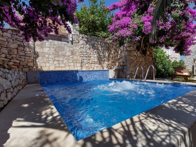 Holiday house Three bedroom house with terrace and sea view Sutivan, Brač K-16300 - Outdoor photo 13