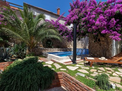 Holiday house Three bedroom house with terrace and sea view Sutivan, Brač K-16300 - Outdoor photo 14