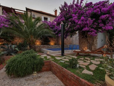 Holiday house Three bedroom house with terrace and sea view Sutivan, Brač K-16300 - Outdoor photo 17