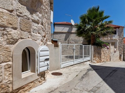 Holiday house Three bedroom house with terrace and sea view Sutivan, Brač K-16300 - Outdoor photo 35