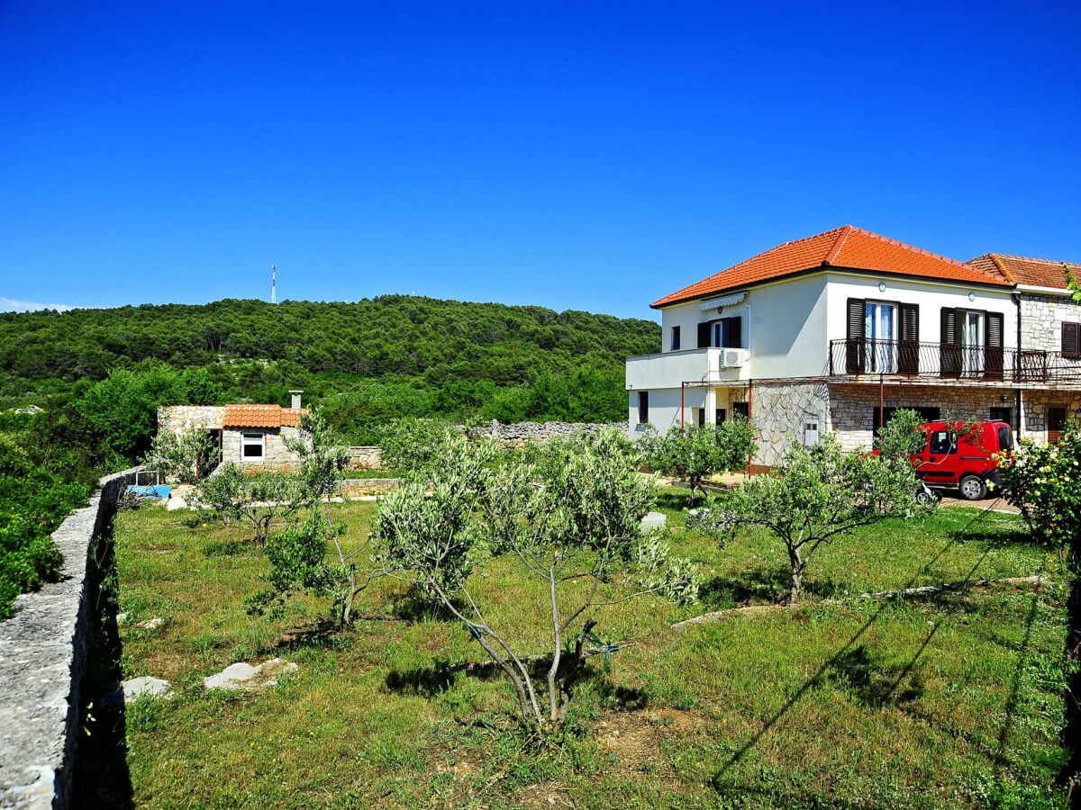 Apartment Two bedroom apartment with balcony Gornje selo, Šolta A-15545-a - Outdoor photo 3