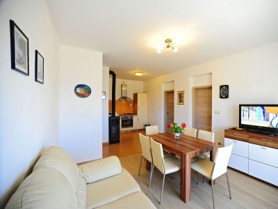 Apartment Two bedroom apartment with balcony Gornje selo, Šolta A-15545-a - Outdoor photo 7