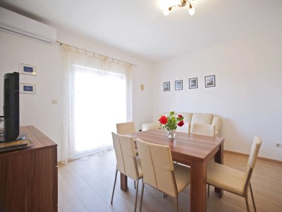 Apartment Two bedroom apartment with balcony Gornje selo, Šolta A-15545-a - Outdoor photo 9