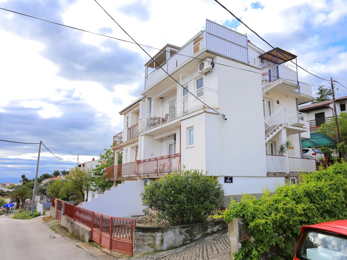 Apartment Two bedroom apartment with balcony and sea view Arbanija, Čiovo A-15595-a - Outdoor photo 3