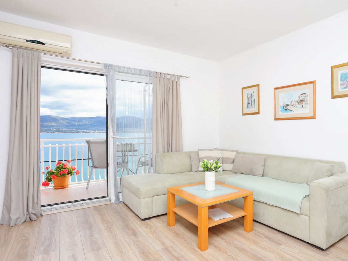 Apartment Two bedroom apartment with balcony and sea view Arbanija, Čiovo A-15595-a - Outdoor photo 5