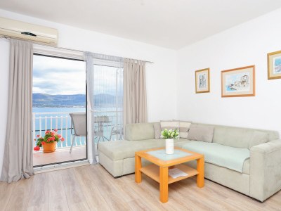 Apartment Two bedroom apartment with balcony and sea view Arbanija, Čiovo A-15595-a - Outdoor photo 5