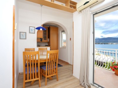 Apartment Two bedroom apartment with balcony and sea view Arbanija, Čiovo A-15595-a - Outdoor photo 7