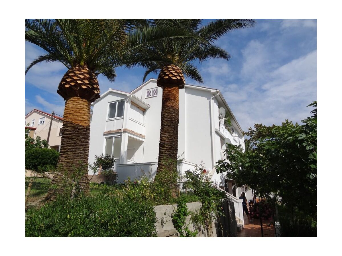 Apartment Two bedroom apartment with terrace and sea view Rab A-16359-a - Outdoor photo 3