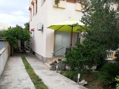 Apartment Two bedroom apartment with terrace Zadar A-15945-a - Outdoor photo 9