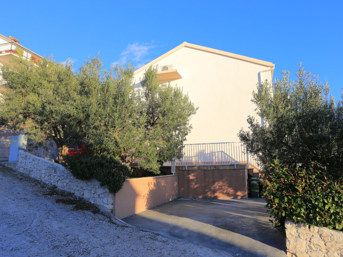 Apartment One bedroom apartment with terrace and sea view Mavarštica, Čiovo A-18651-a - Outdoor photo 2