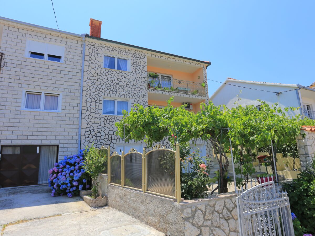 Apartment Two bedroom apartment near beach Arbanija, Čiovo A-18661-a - Outdoor photo 2