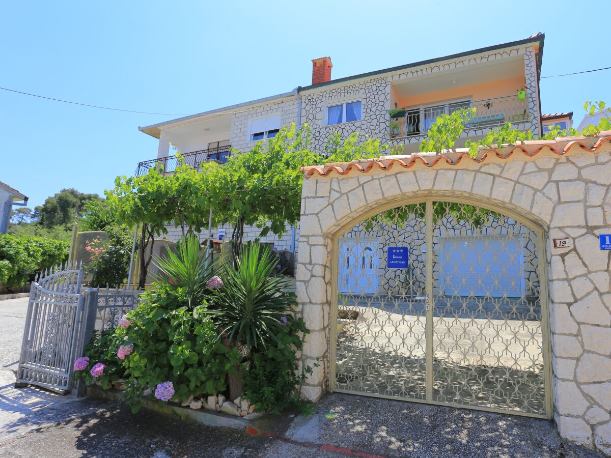 Apartment Two bedroom apartment near beach Arbanija, Čiovo A-18661-a - Outdoor photo 3