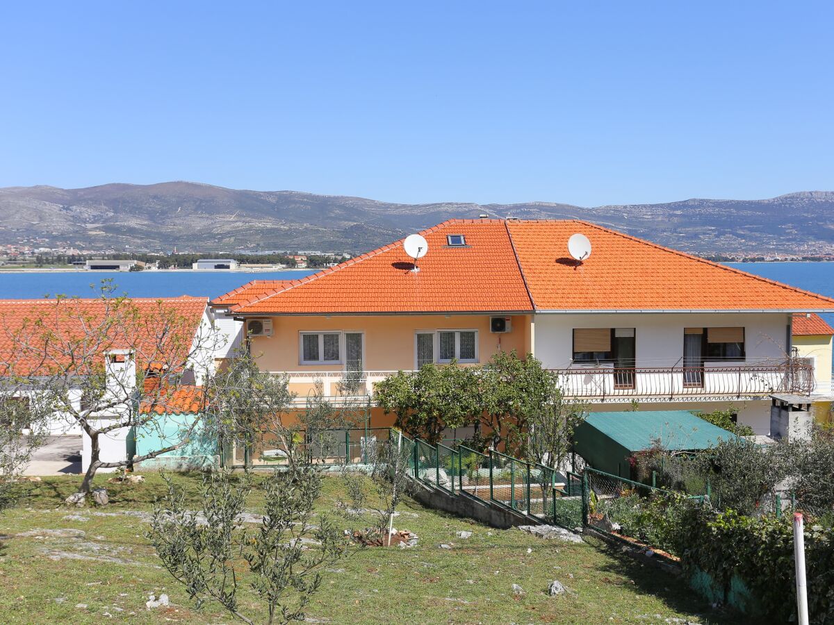 Apartment Two bedroom apartment near beach Arbanija, Čiovo A-18661-a - Outdoor photo 4
