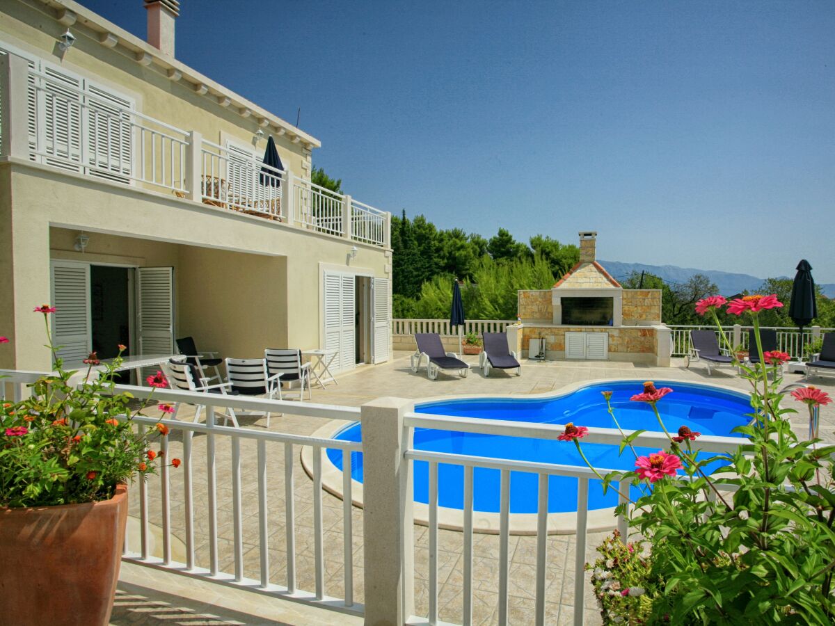 Holiday house Four-bedroom house with terrace and sea view Sumartin, Brač K-16842