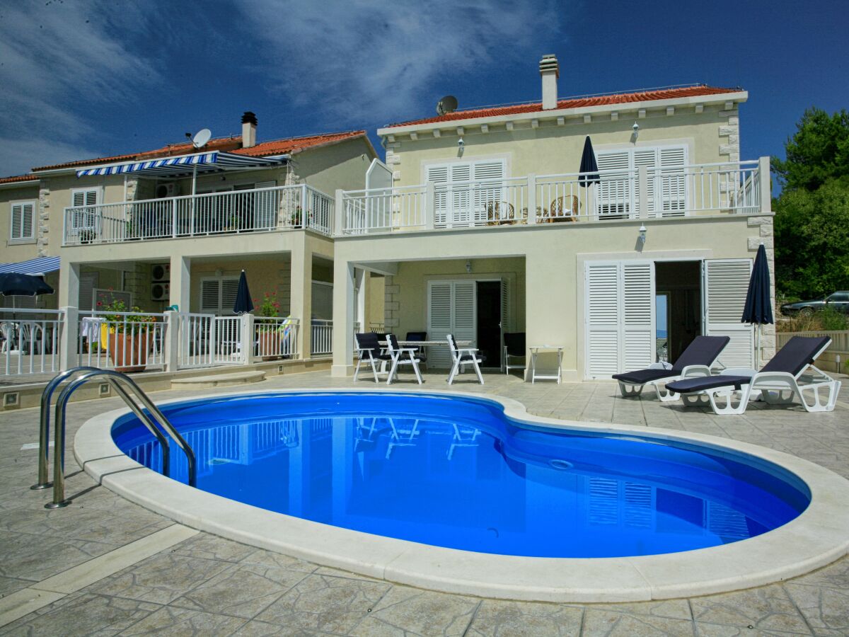 Holiday house Four-bedroom house with terrace and sea view Sumartin, Brač K-16842 - Outdoor photo 2