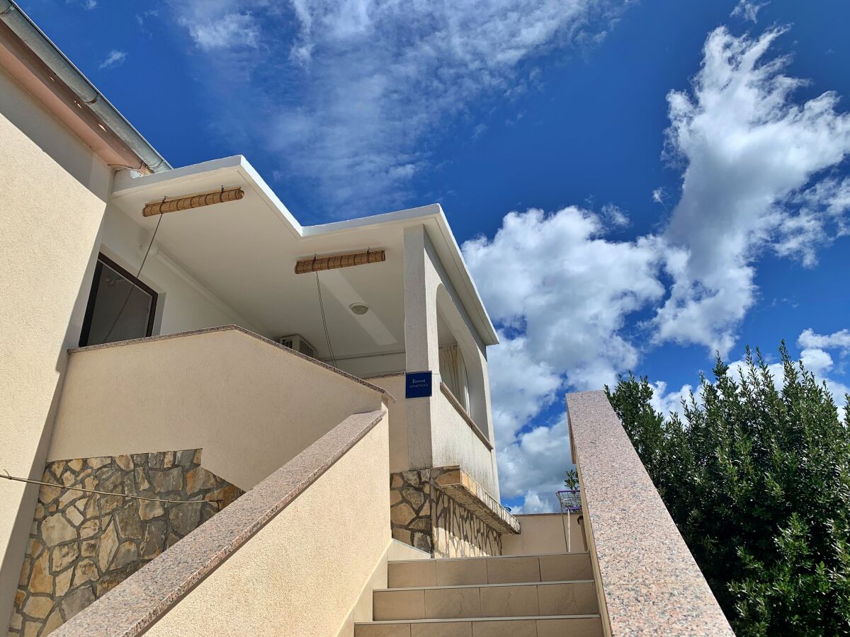 Apartment Two bedroom apartment with terrace and sea view Šilo, Krk A-18710-a