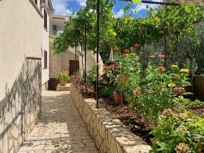 Apartment Two bedroom apartment with terrace and sea view Šilo, Krk A-18710-a - Outdoor photo 4