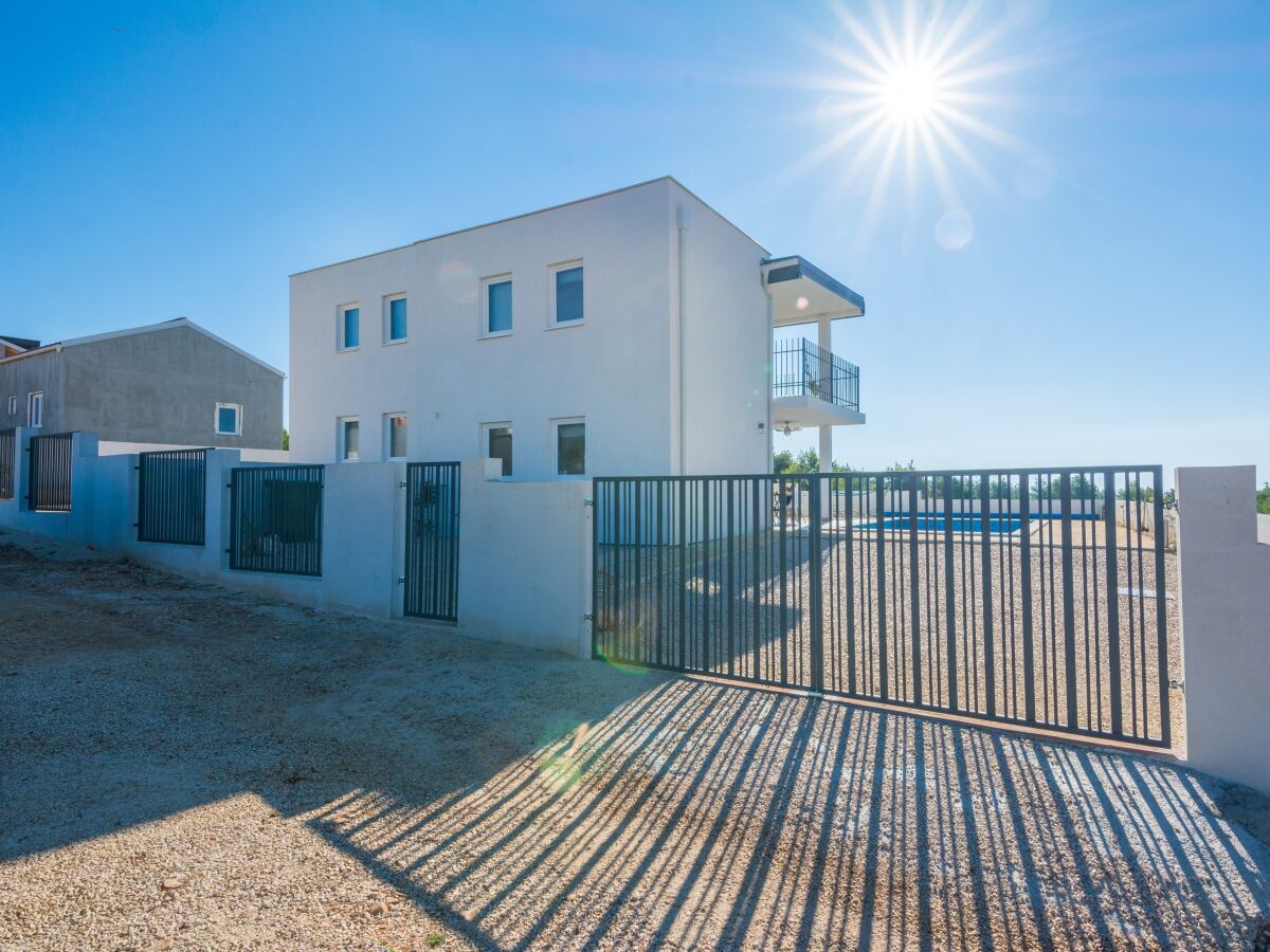 Holiday house Three bedroom house with terrace and sea view Vir - Torovi - Vir - Pedinka, Vir K-18732 - Outdoor photo 2