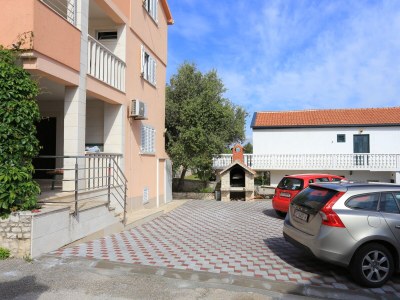 Apartment Two bedroom apartment with terrace and sea view Slatine, Čiovo A-17234-a - Outdoor photo 9