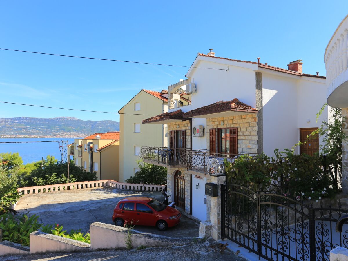 Apartment Three bedroom apartment with balcony and sea view Arbanija, Čiovo A-17332-a