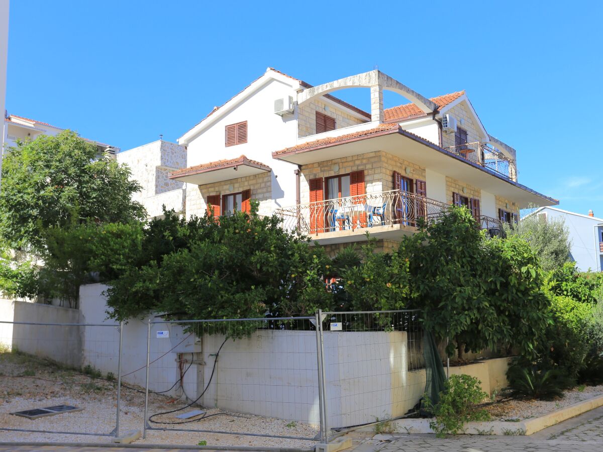 Apartment Three bedroom apartment with balcony and sea view Arbanija, Čiovo A-17332-a - Outdoor photo 2