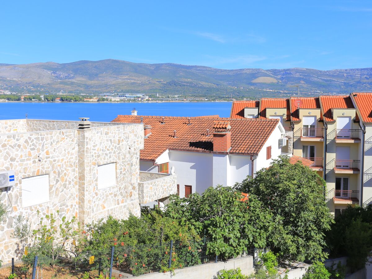 Apartment Three bedroom apartment with balcony and sea view Arbanija, Čiovo A-17332-a - Outdoor photo 3