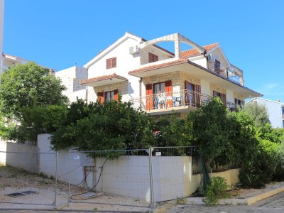 Apartment Three bedroom apartment with balcony and sea view Arbanija, Čiovo A-17332-a - Outdoor photo 2
