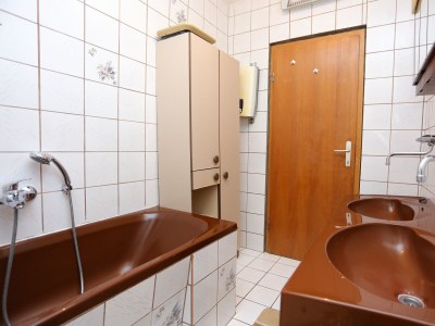 Apartment Three bedroom apartment with balcony and sea view Arbanija, Čiovo A-17332-a - Outdoor photo 24